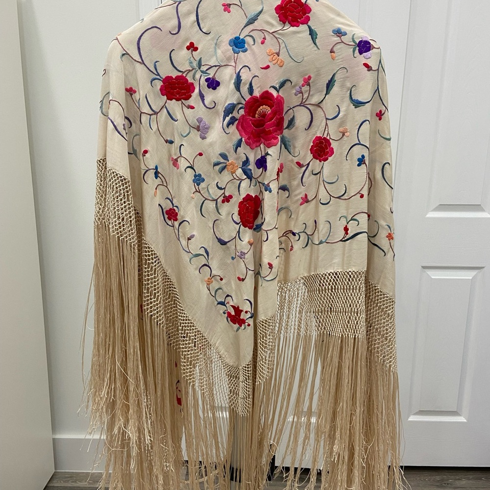 Manton de Manila. Piano scarf. Shawl.